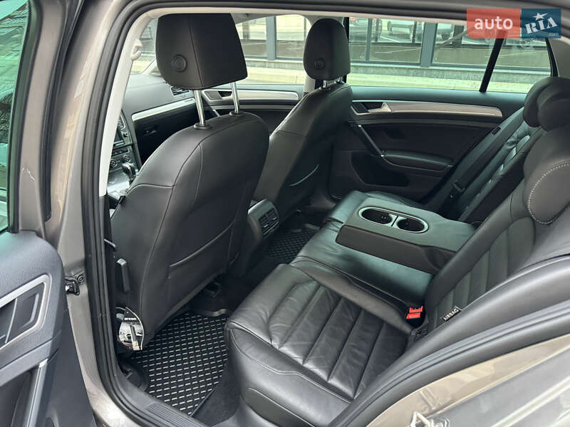 Хэтчбек Volkswagen e-Golf 2015 в Умани