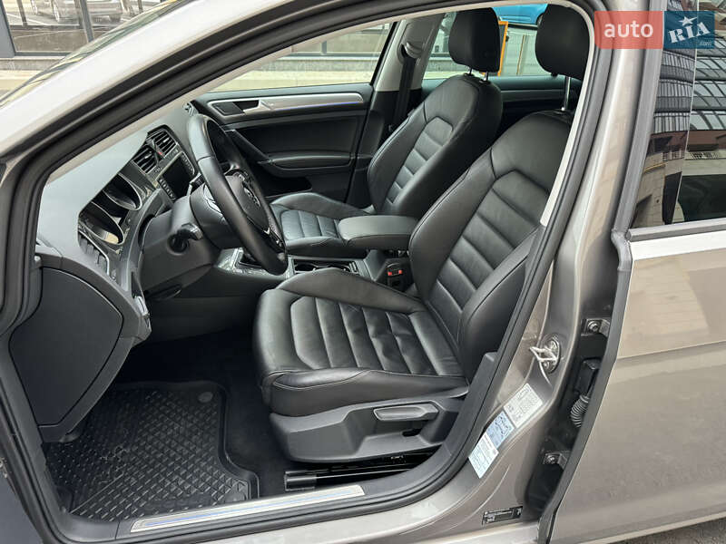 Хэтчбек Volkswagen e-Golf 2015 в Умани