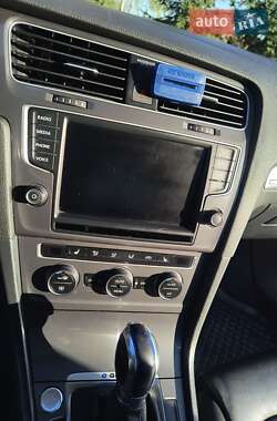 Хетчбек Volkswagen e-Golf 2014 в 