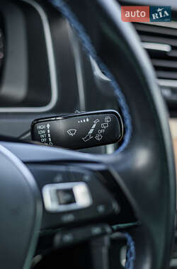 Хетчбек Volkswagen e-Golf 2019 в 