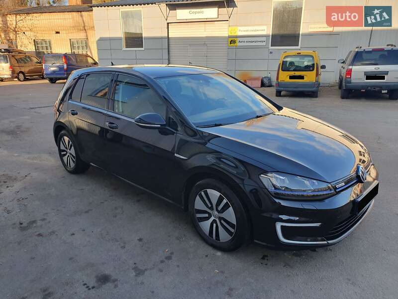 Хэтчбек Volkswagen e-Golf 2017 в Житомире