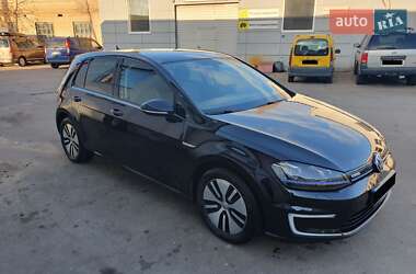 Хэтчбек Volkswagen e-Golf 2017 в 