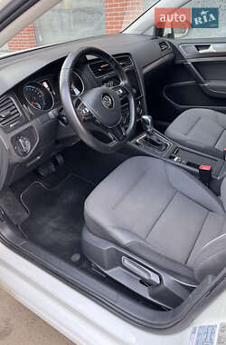 Хэтчбек Volkswagen e-Golf 2017 в 