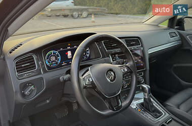 Хетчбек Volkswagen e-Golf 2017 в 
