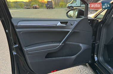Хетчбек Volkswagen e-Golf 2017 в 