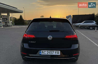 Хетчбек Volkswagen e-Golf 2017 в 