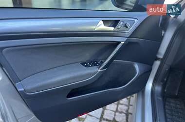 Хэтчбек Volkswagen e-Golf 2017 в 