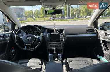 Хетчбек Volkswagen e-Golf 2015 в 