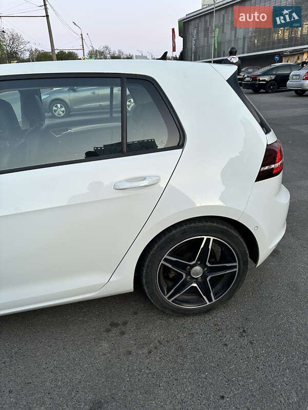 Хэтчбек Volkswagen e-Golf 2014 в Днепре