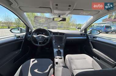 Хэтчбек Volkswagen e-Golf 2014 в 