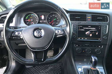 Хэтчбек Volkswagen e-Golf 2016 в 