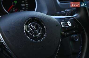 Хэтчбек Volkswagen e-Golf 2015 в 