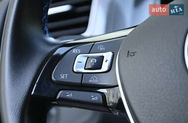 Хэтчбек Volkswagen e-Golf 2015 в 