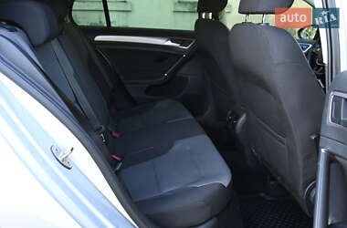 Хэтчбек Volkswagen e-Golf 2015 в 