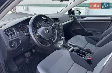 Хетчбек Volkswagen e-Golf 2016 в 