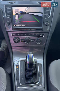 Хетчбек Volkswagen e-Golf 2016 в 