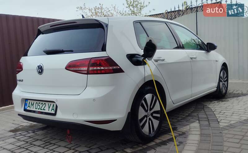Хэтчбек Volkswagen e-Golf 2015 в Звягеле