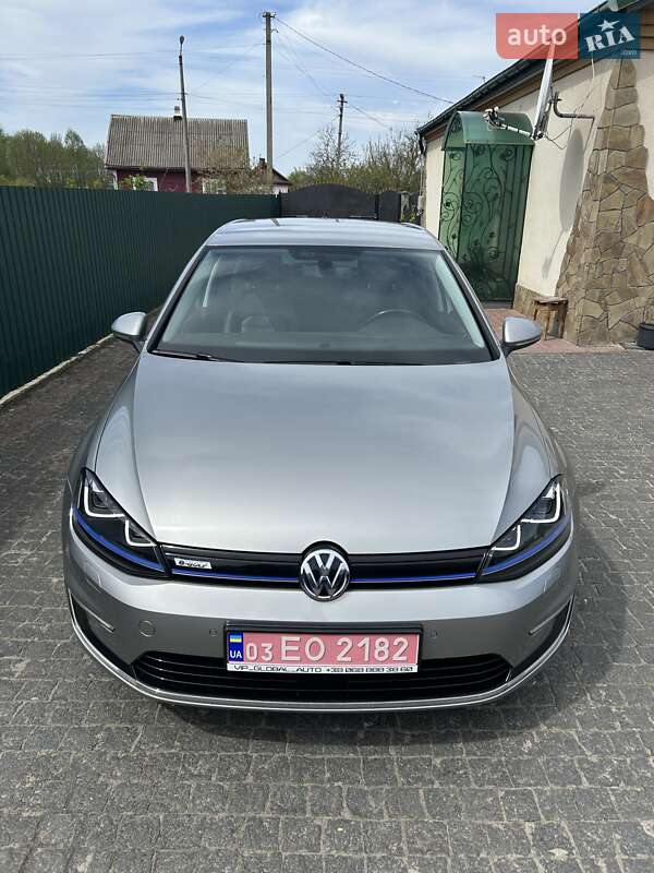Хэтчбек Volkswagen e-Golf 2016 в Дубровице