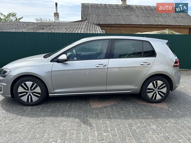 Хэтчбек Volkswagen e-Golf 2016 в Дубровице