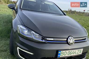 Хэтчбек Volkswagen e-Golf 2019 в 