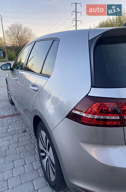 Хэтчбек Volkswagen e-Golf 2015 в 