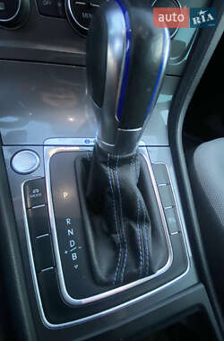 Хэтчбек Volkswagen e-Golf 2015 в 