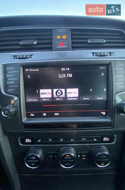 Хэтчбек Volkswagen e-Golf 2015 в 