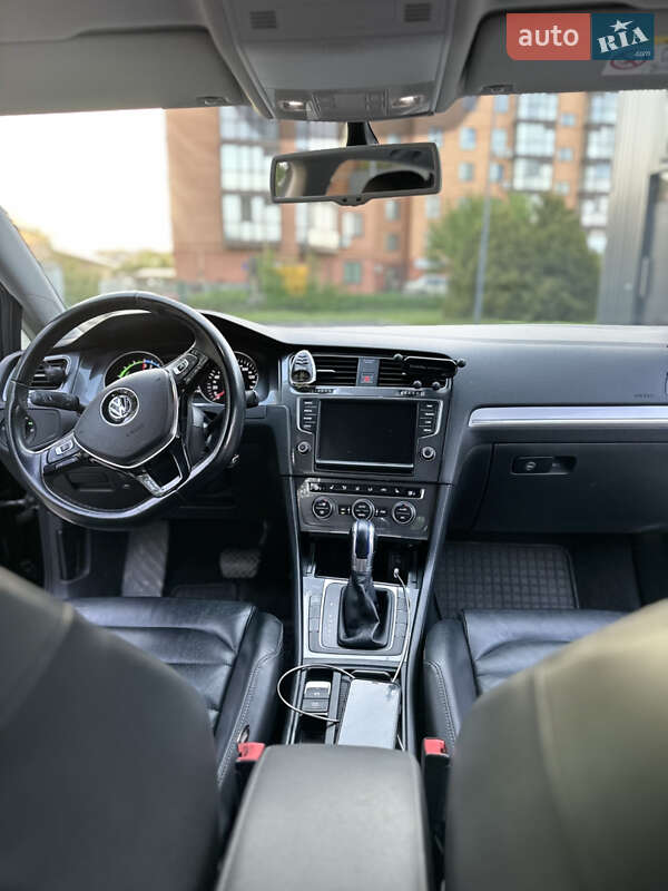 Хэтчбек Volkswagen e-Golf 2014 в Каменец-Подольском