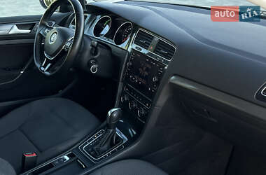 Хетчбек Volkswagen e-Golf 2020 в 