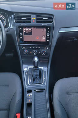 Хэтчбек Volkswagen e-Golf 2020 в 
