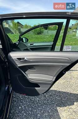 Хетчбек Volkswagen e-Golf 2018 в 