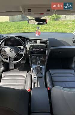 Хетчбек Volkswagen e-Golf 2018 в 