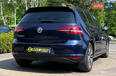Хетчбек Volkswagen e-Golf 2015 в 