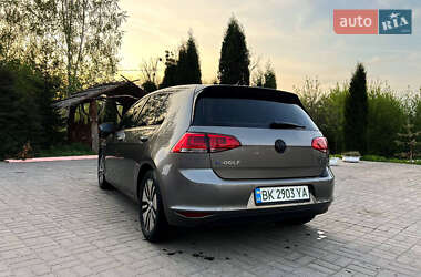 Хэтчбек Volkswagen e-Golf 2015 в 