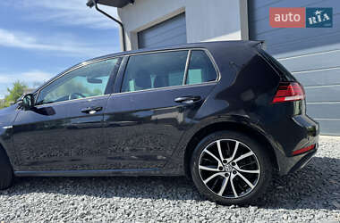 Хетчбек Volkswagen e-Golf 2018 в 