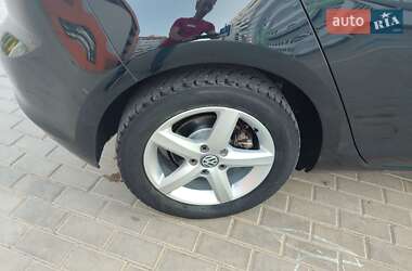 Хэтчбек Volkswagen e-Golf 2015 в 