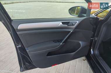 Хэтчбек Volkswagen e-Golf 2015 в 