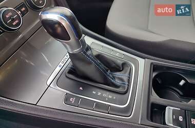 Хэтчбек Volkswagen e-Golf 2015 в 