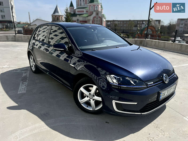 Хэтчбек Volkswagen e-Golf 2015 в Ровно