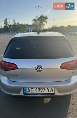 Хэтчбек Volkswagen e-Golf 2014 в 