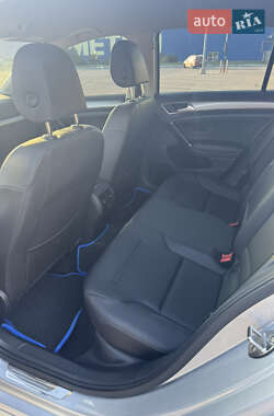 Хэтчбек Volkswagen e-Golf 2014 в 