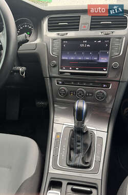 Хетчбек Volkswagen e-Golf 2015 в 