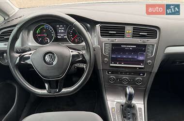Хетчбек Volkswagen e-Golf 2015 в 
