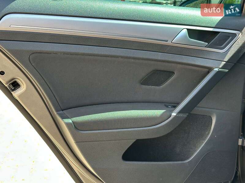 Хэтчбек Volkswagen e-Golf 2015 в Одессе фото 17 Хэтчбек Volkswagen e-Golf 2015 в Одессе