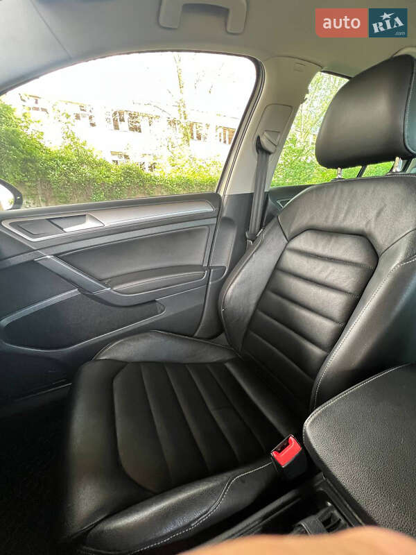 Хетчбек Volkswagen e-Golf 2016 в Мукачевому