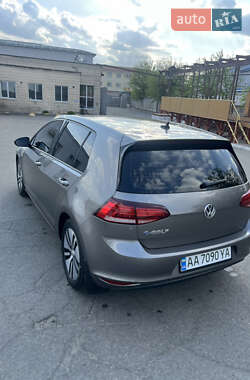 Хэтчбек Volkswagen e-Golf 2015 в 