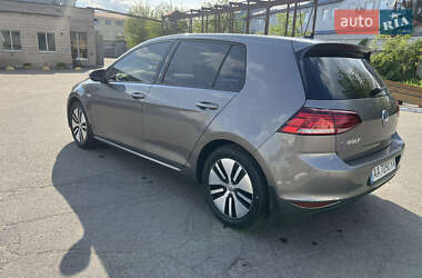 Хэтчбек Volkswagen e-Golf 2015 в 
