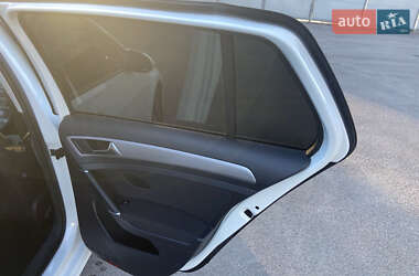 Хетчбек Volkswagen e-Golf 2016 в 