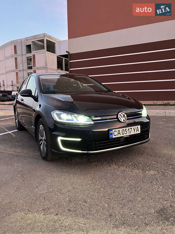 Хетчбек Volkswagen e-Golf 2017 в 