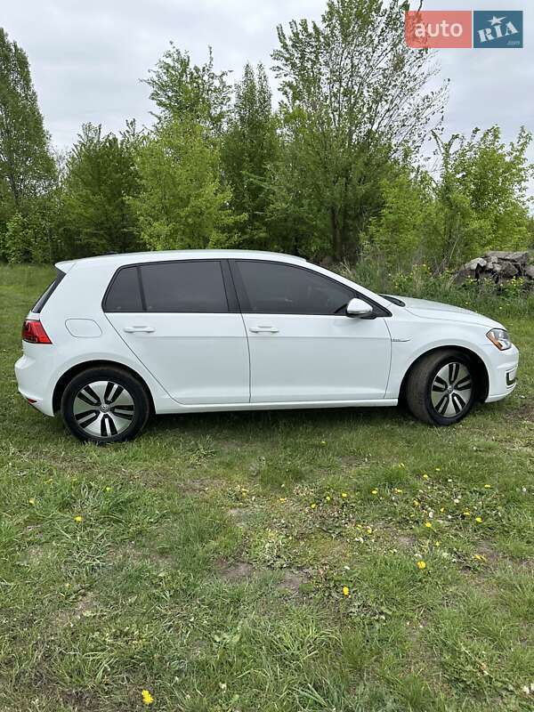 Хэтчбек Volkswagen e-Golf 2015 в Лубнах